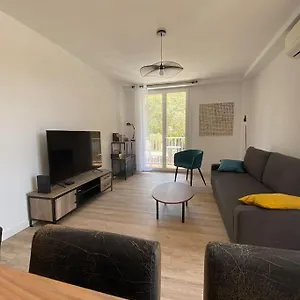 Appartement Grand T2 53m2, Proche Plages Et Port , Parking ., La Ciotat